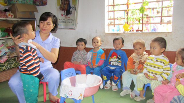 Bạn đã biết rửa mặt đúng cách cho trẻ mầm non chưa?