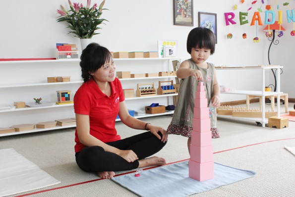 Phân biệt phương pháp Montessori với phương pháp học truyền thống