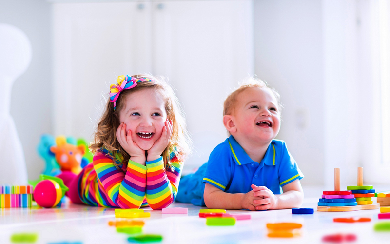 Phân biệt phương pháp Montessori với phương pháp học truyền thống