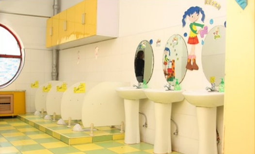 Mẫu nhà vệ sinh chuẩn đẹp, an toàn cho các trường mầm non