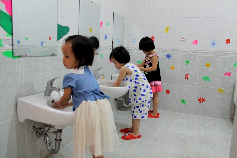 Khu vực nh&agrave; vệ sinh trường mầm non