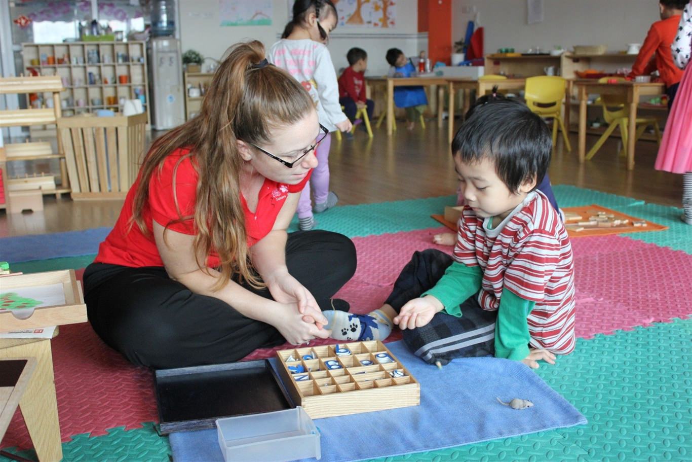 gi&aacute;o vi&ecirc;n montessori