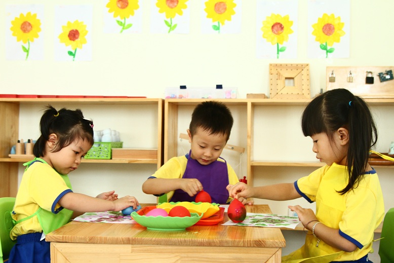 Phương ph&aacute;p gi&aacute;o dục montessori nghệ thuật nu&ocirc;i con em