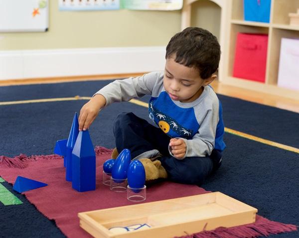 Phương ph&aacute;p gi&aacute;o dục montessori ph&ugrave; hợp với ai