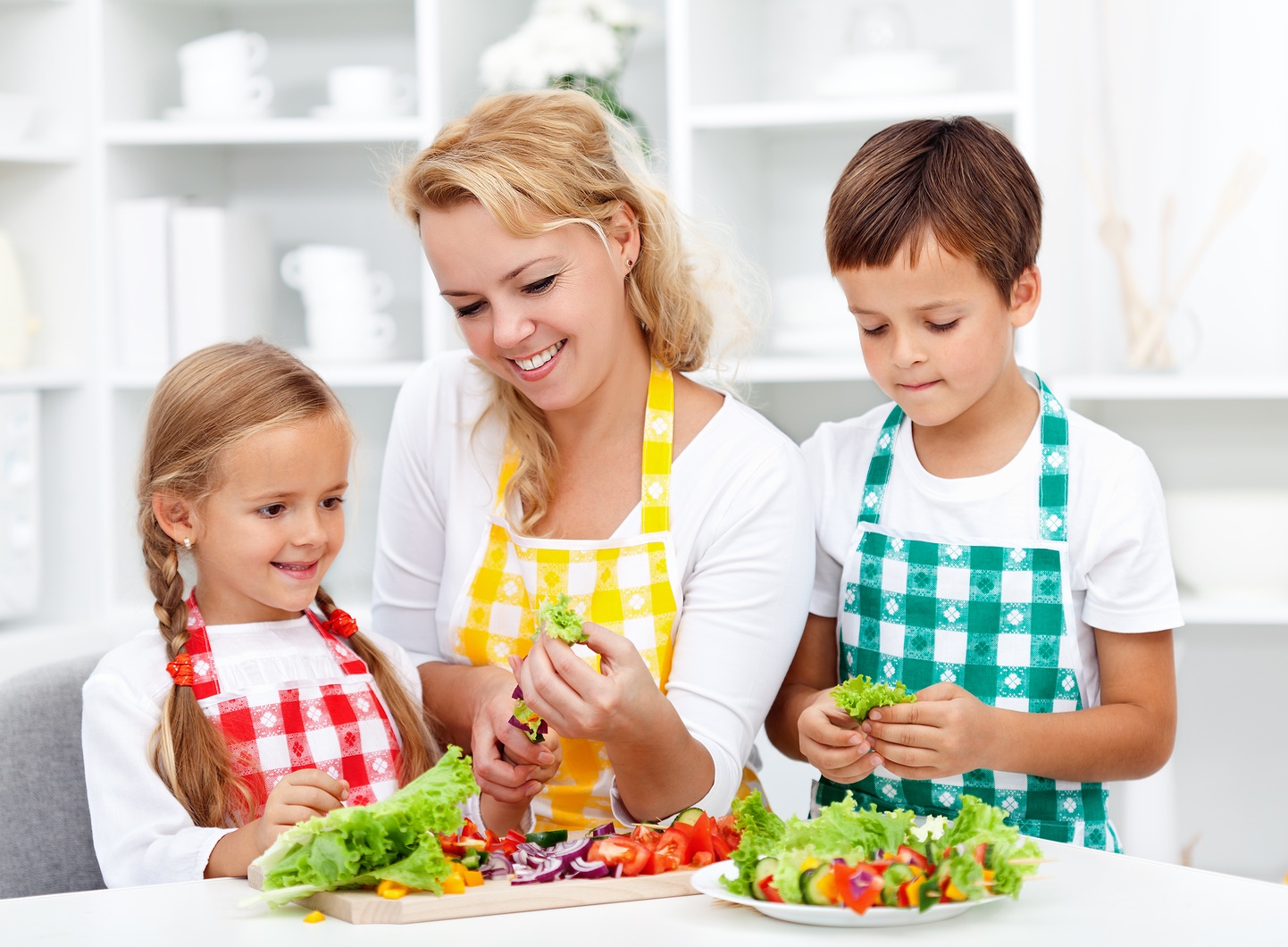 Nguy&ecirc;n tắc &aacute;p dụng phương ph&aacute;p montessori nu&ocirc;i dạy con