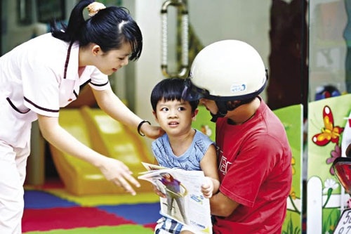 KỸ năng giao tiếp của gi&aacute;o vi&ecirc;n mầm non